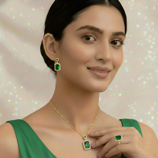 Plumvera Glimmer Glow Neckpiece